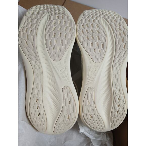 USED New Balance Women's Fresh Foam V1 Running Shoe, Timberwolf/Turtledove,9.5 M - Picture 3 of 4